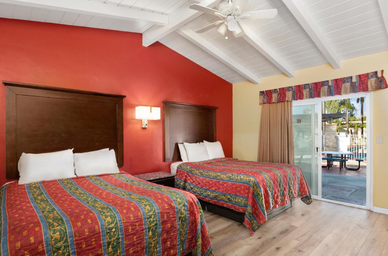 Fallbrook Country Inn מראה חיצוני תמונה