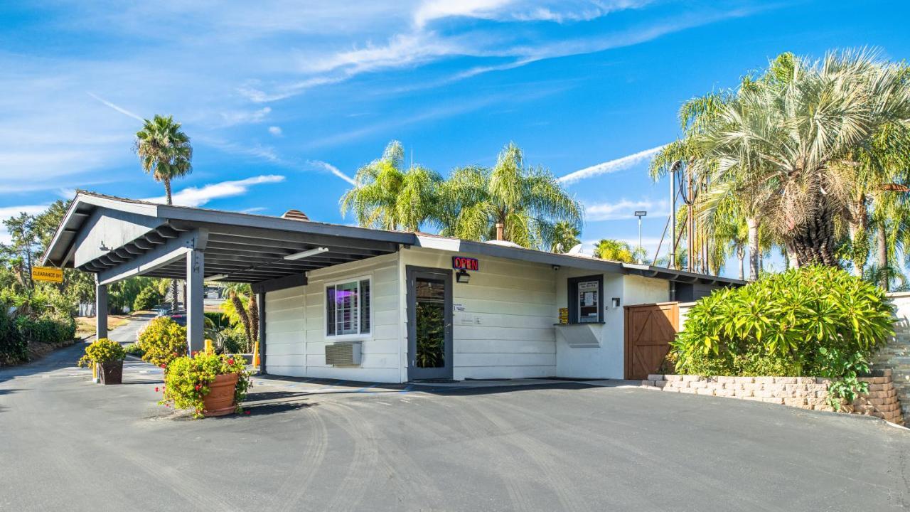 Fallbrook Country Inn מראה חיצוני תמונה